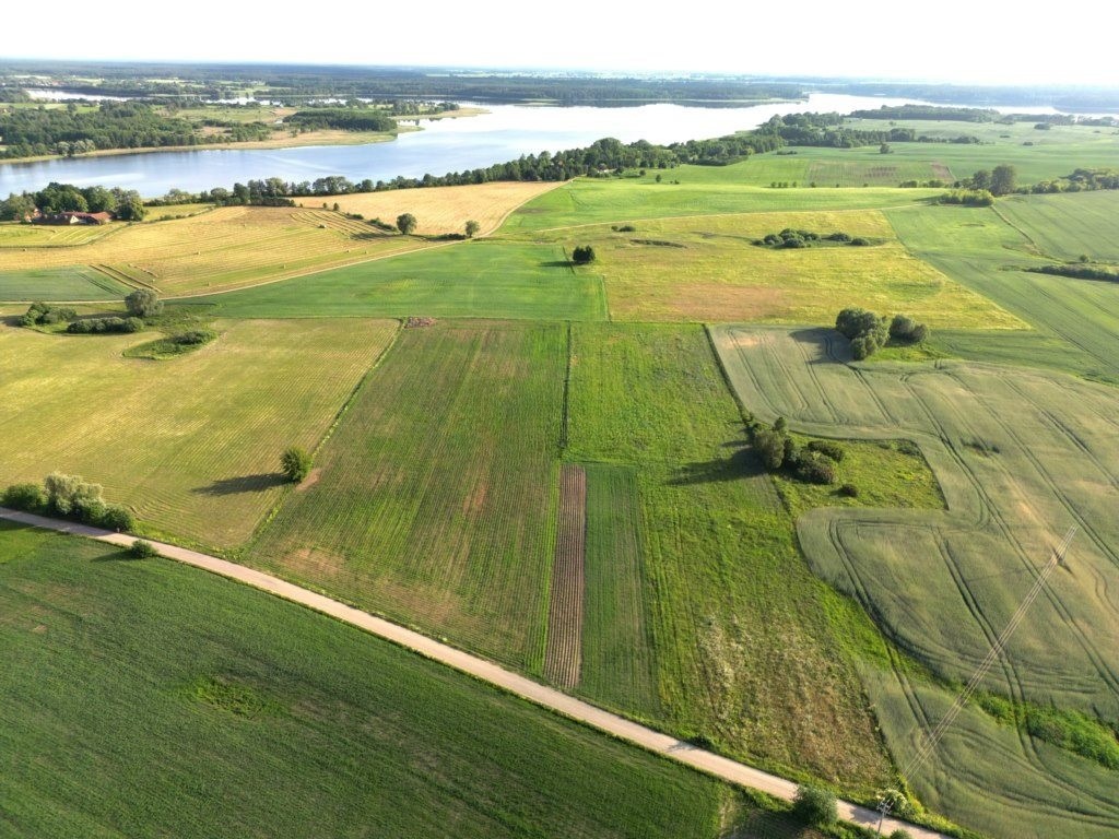 Widok z drona na działkę w Lisewie