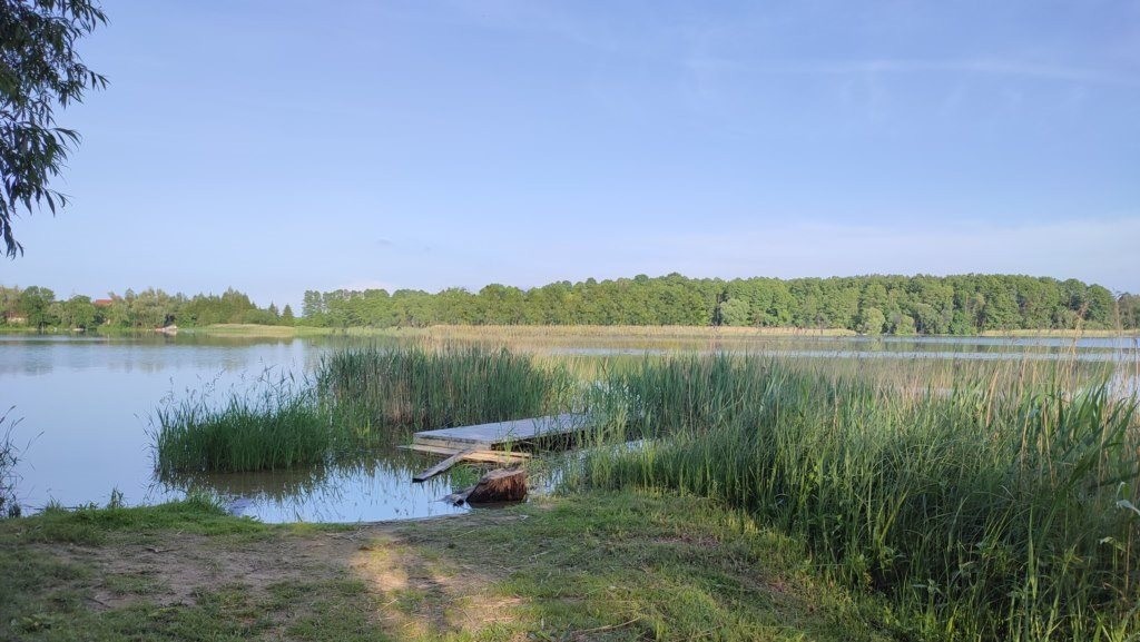 Plaża nad jeziorem